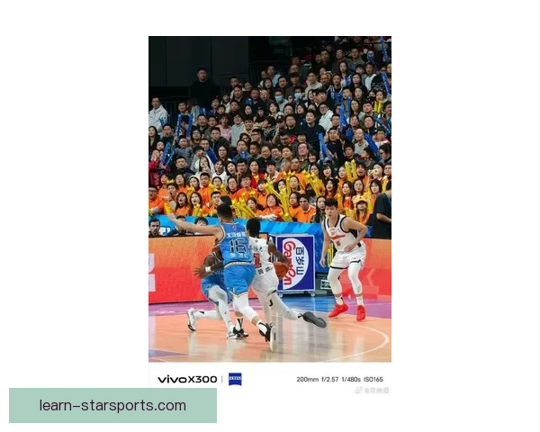 全国篮球联赛焦点战上演新老对决引爆球迷热情今晚激情对抗再创收视高峰